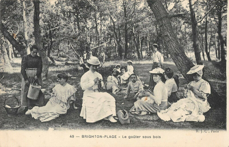 Carte postale ancienne Broghton Plage Le Gouter Sous Bois