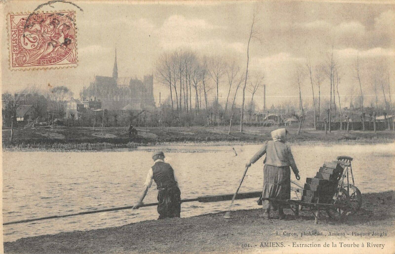 Carte postale ancienne Amiens Extraction De La Tourbe A Rivery à Amiens