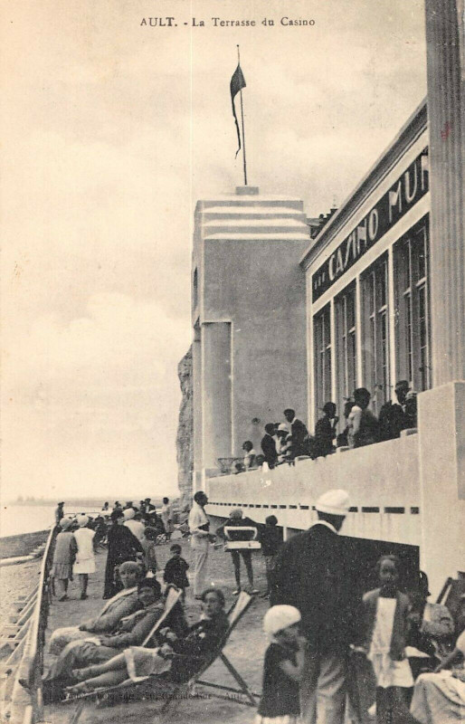 Carte postale ancienne Ault La Terrasse Du Casino à Ault