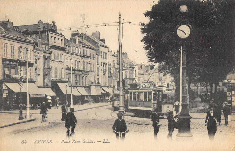 Carte postale ancienne Amiens Place Rene Goblet à Amiens