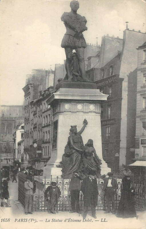 Carte postale ancienne Paris 5e La Statue D'Etienne Dolet à Paris 5e