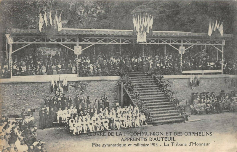 Carte postale ancienne Oeuvre de la Ière Communion et des Orphelins - Apprentis d'Auteuil - Fête gymnastique et militaire à Paris 16e