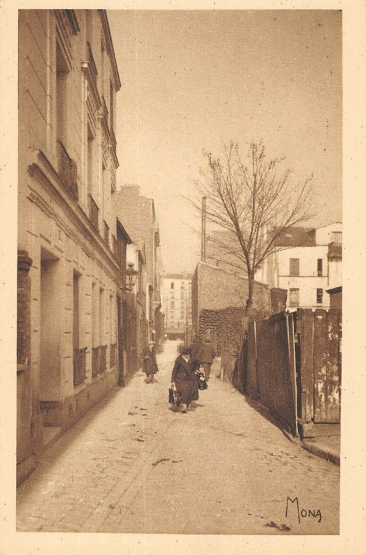 Carte postale ancienne Quartier de Charonne - Vieille rue à Paris 20e