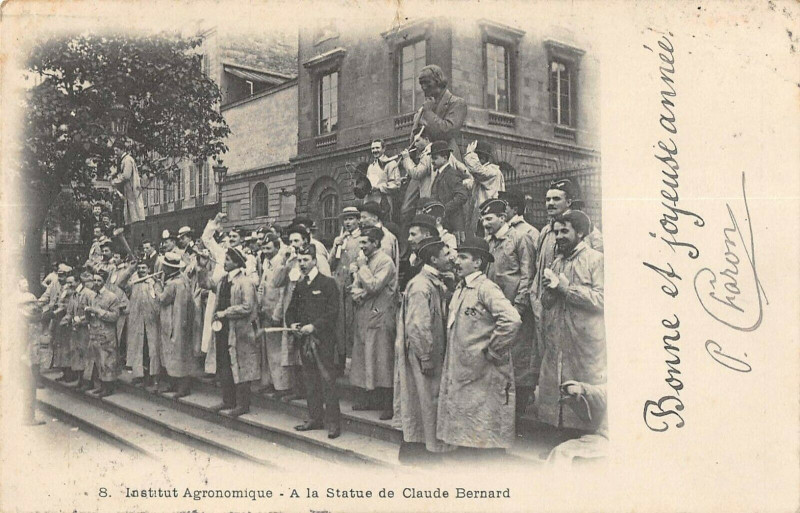Carte postale ancienne Paris Ve Institut Agronomique A La Statue De Claude Bernard à Paris 5e