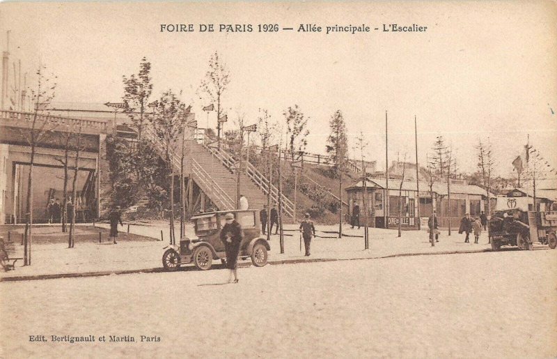 Carte postale ancienne Foire de Paris 1926 - Allée Principale - L'Escalier à Paris 15e