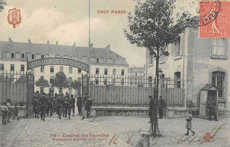 Carte postale ancienne Caserne des Tourelles Boulevard Mortier à Paris 20e