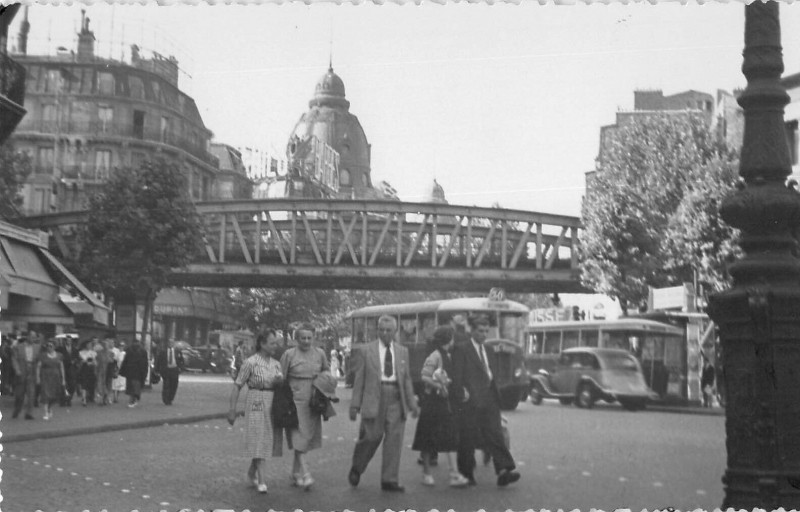 Carte postale ancienne Métro aérien et boulevard Barbès à Paris 9e