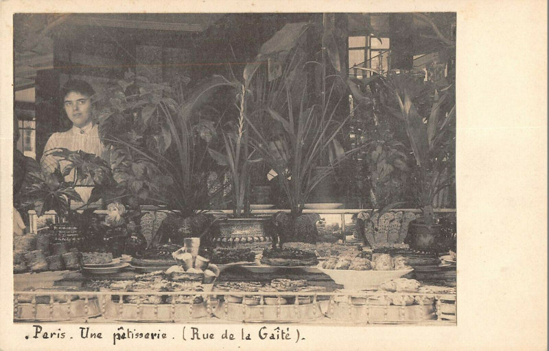 Carte postale ancienne Rue De La Gaîté - Une pâtisserie à Paris 14e