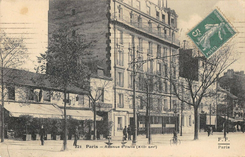 Carte postale ancienne Paris XIIIe Avenue D'Italie à Paris 13e