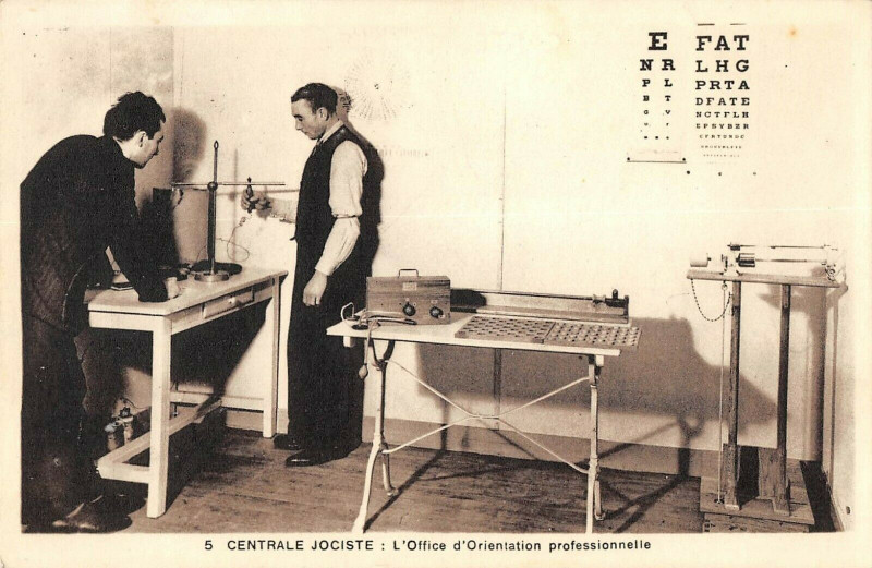 Carte postale ancienne Paris XIIIe Centrale Jociste L'Office D'Orientation Professionnelle à Paris 13e