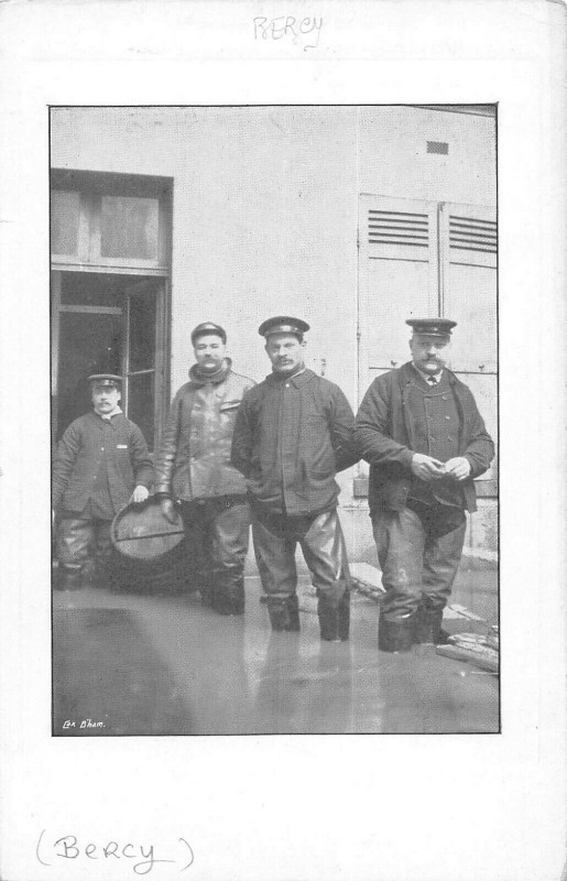 Carte postale ancienne Paris XIIe Carte Photo Inondations De Bercy à Paris 12e