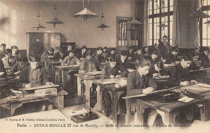 Carte postale ancienne Paris XIIe Ecole Boulle Salle De Dessin Industriel Classe De Geometrie à Paris 12e