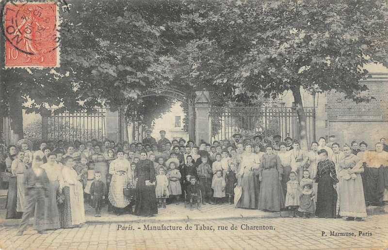 Carte postale ancienne Paris XIIe Manufacture De Tabac Rue De Charenton à Paris 12e