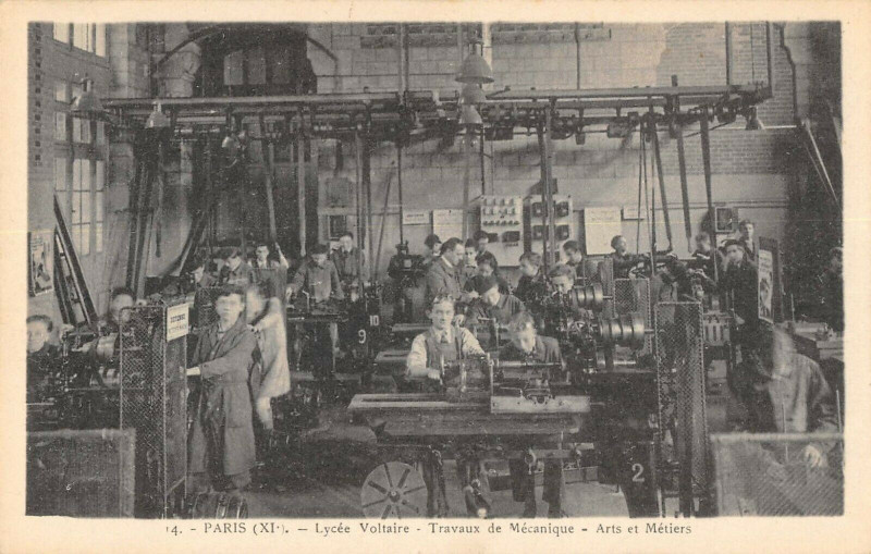 Carte postale ancienne Paris XIe Lycee Voltaire Travaux De Mecanique Arts Et Metiers à Paris 11e