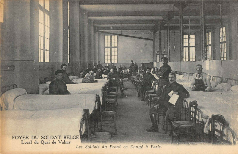 Carte postale ancienne Paris Xe Foyer Du Soldat Belge Local Du Quai Valmy Les Soldats Du Front à Paris 10e