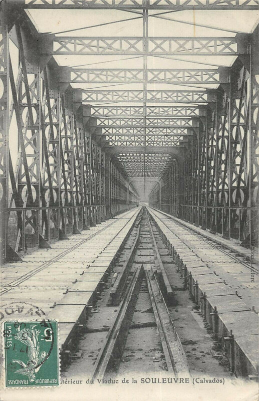 Carte postale ancienne Interieur Du Viaduc De Souleuvre