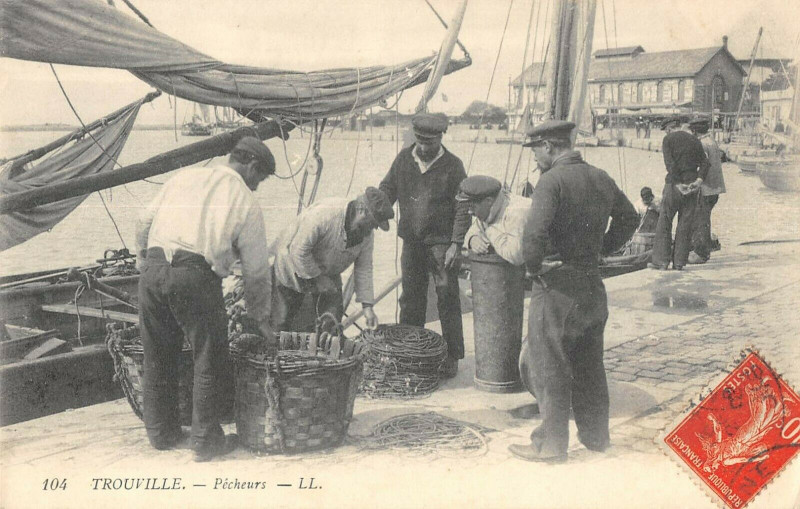 Carte postale ancienne Trouville Pecheurs