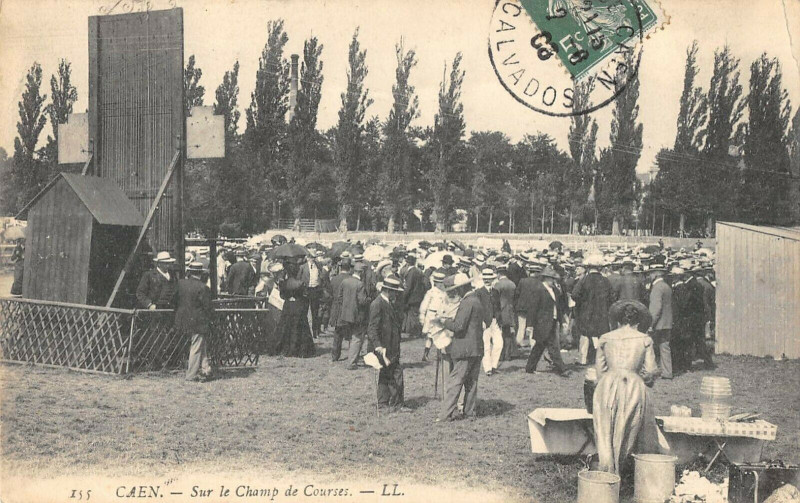 Carte postale ancienne Caen Sur Le Champ De Courses à Caen