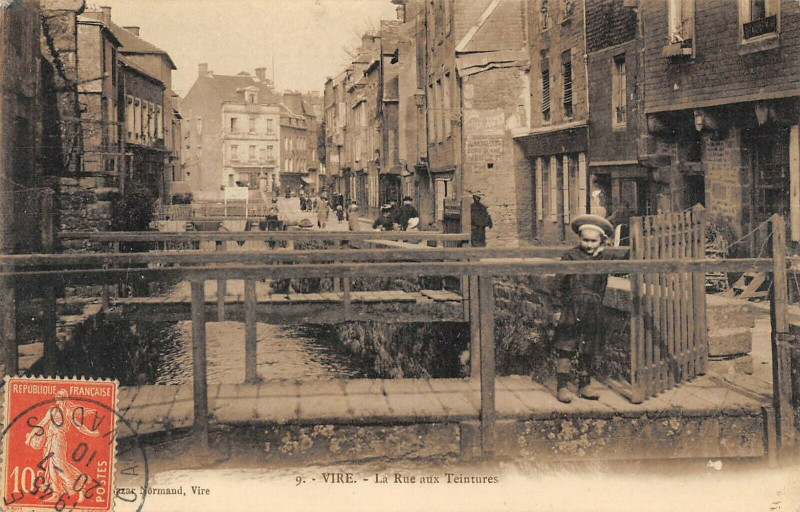 Carte postale ancienne Vire La Rue Aux Teintures