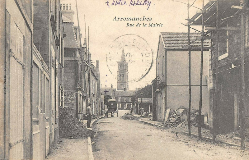 Carte postale ancienne Arromanches Rue De La Mairie