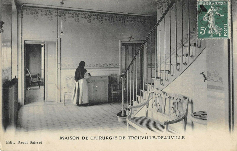 Carte postale ancienne Maison De Chirurgie De Trouville Deauville à Deauville