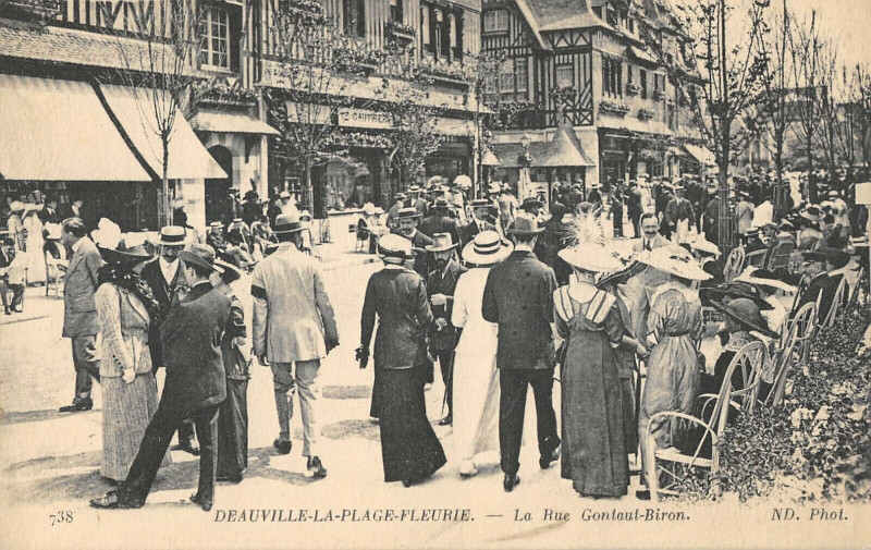 Carte postale ancienne Deauville La Plage Fleurie Rue Gontaut Biron à Deauville