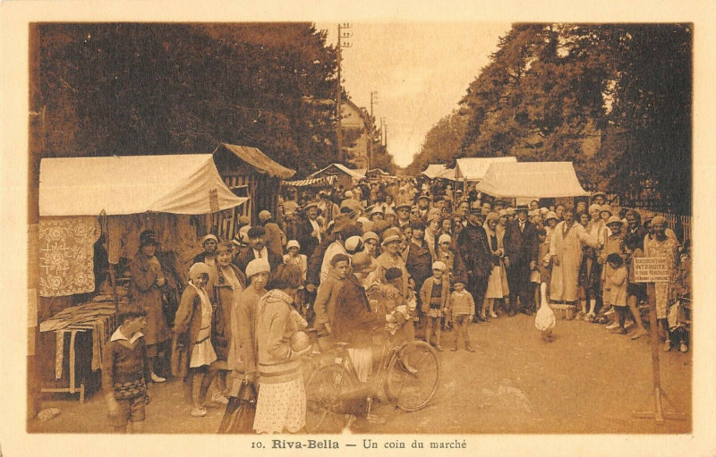 Carte postale ancienne Riva Bella Un Coin Du Marche