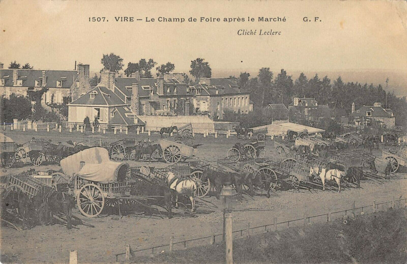 Carte postale ancienne Vire Le Champ De Foire Apres Le Marche