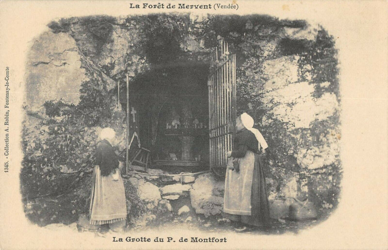 Carte postale ancienne La Foret De Mervent  La Grotte Du P.de Montfort à Mervent