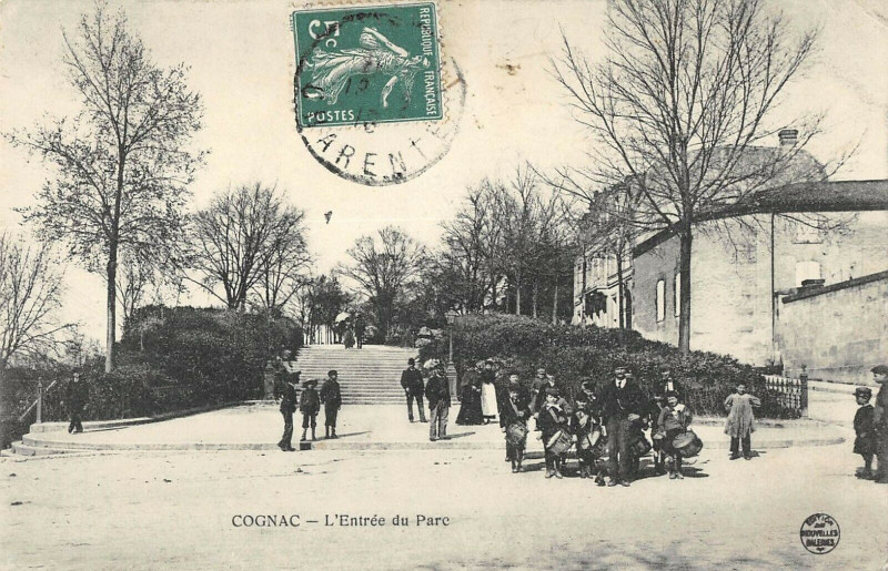Carte postale ancienne Cognac L'Entree Du Parc à Cognac