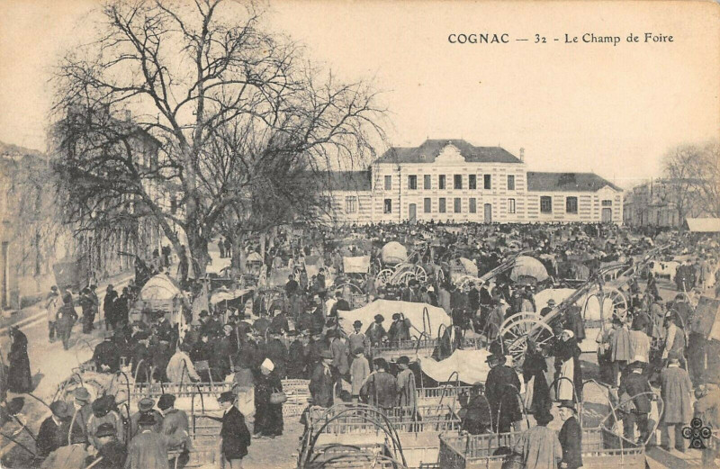Carte postale ancienne Cognac Le Champ De Foire à Cognac