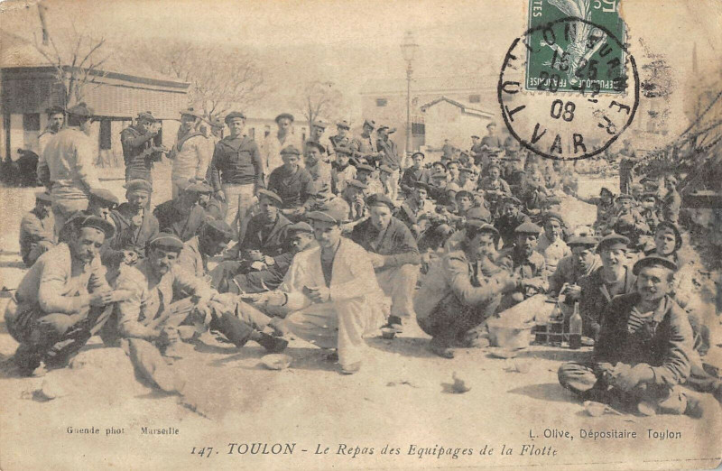 Carte postale ancienne Toulon Le Repas Des Equipages De La Flotte à Toulon