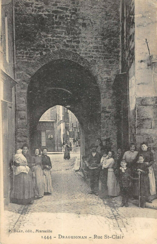 Carte postale ancienne Draguignan Rue Saint Clair à Draguignan