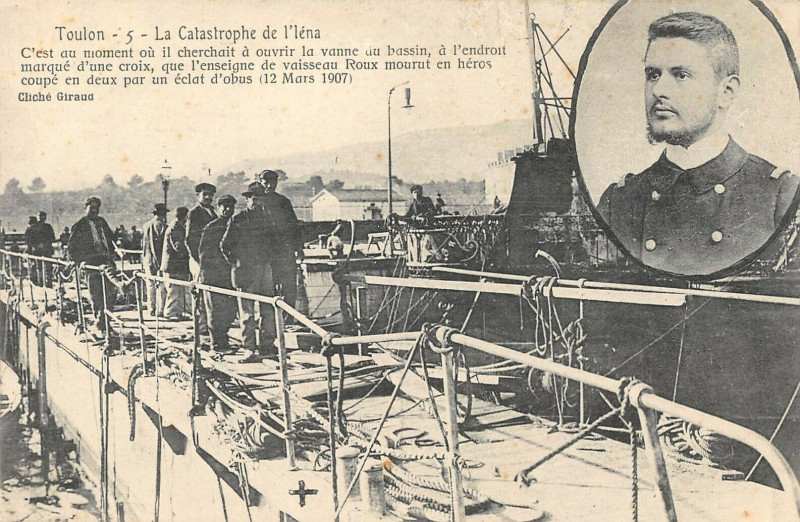 Carte postale ancienne La Catastrophe Du Cuirasse Iena C'Est Au Moment Ou Il Cherchait A Ouvrir