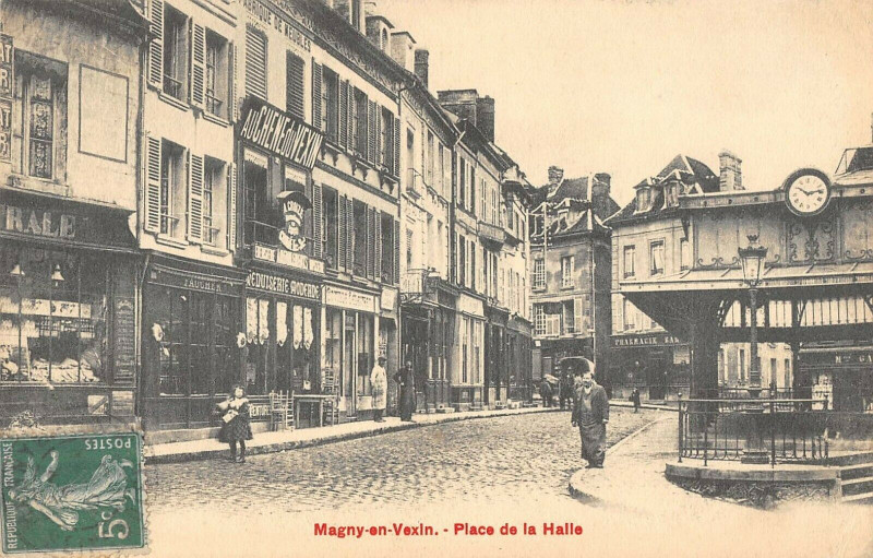 Carte postale ancienne Magny En Vexin Place De La Halle à Magny-en-Vexin
