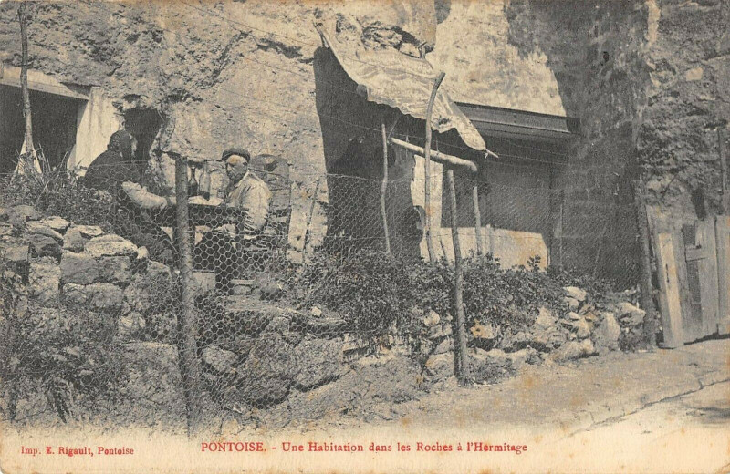 Carte postale ancienne Pontoise Une Habitation Dans Les Roches A L'Hermitage à Pontoise