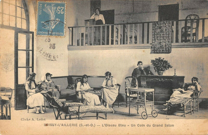 Carte postale ancienne Boissy L'Aillerie L'Oiseau Bleu Un Coin Du Grand Salon à Boissy-l'Aillerie