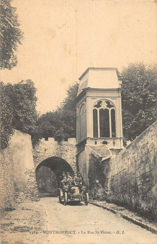 Carte postale ancienne Montmorency La Rue Saint Victor à Montmorency