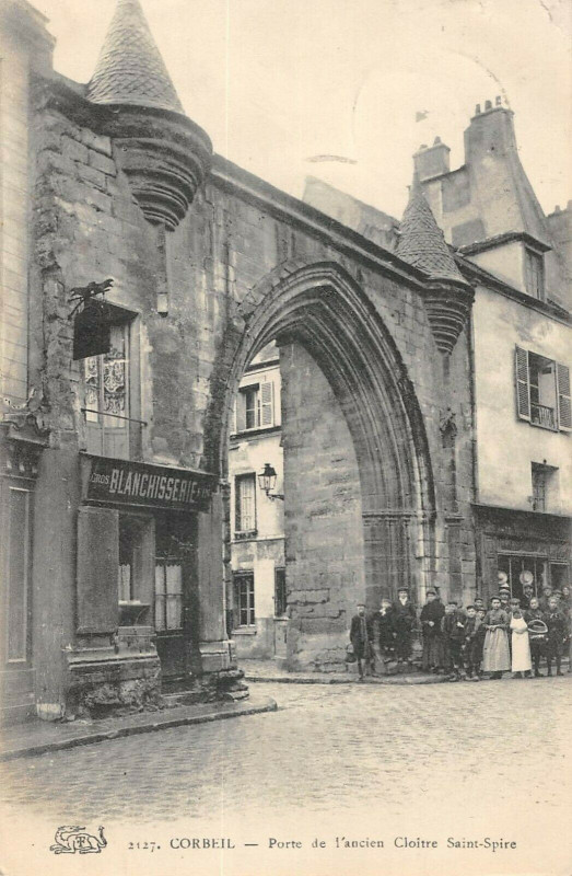 Carte postale ancienne Corbeil Porte De L'Ancien Cloitre Saint Spire