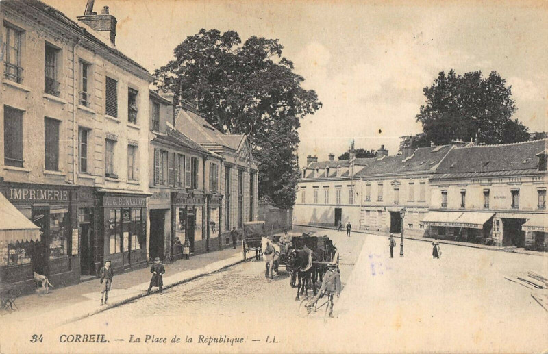 Carte postale ancienne Corbeil Place De La Republique