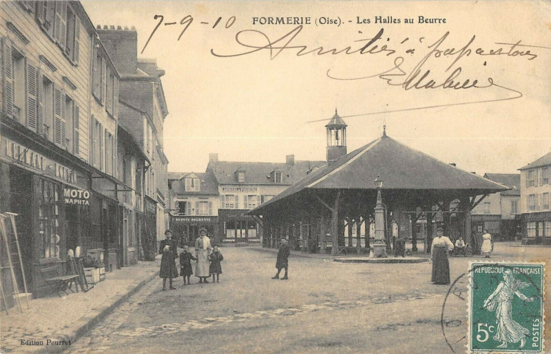 Carte postale ancienne Formerie Les Halles Au Beurre à Formerie
