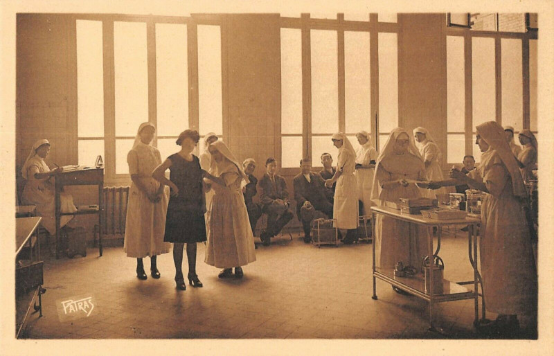 Carte postale ancienne Paris XIIIe Hopital Ecole Blesses Militaires Salle De Pansement à Paris 13e