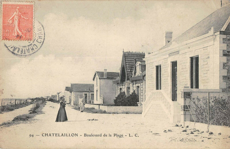 Carte postale ancienne Chatelaillon Le Boulevard De La Plage