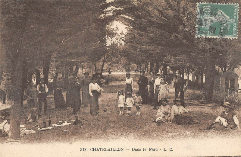 Carte postale ancienne Chatelaillon Dans Le Parc