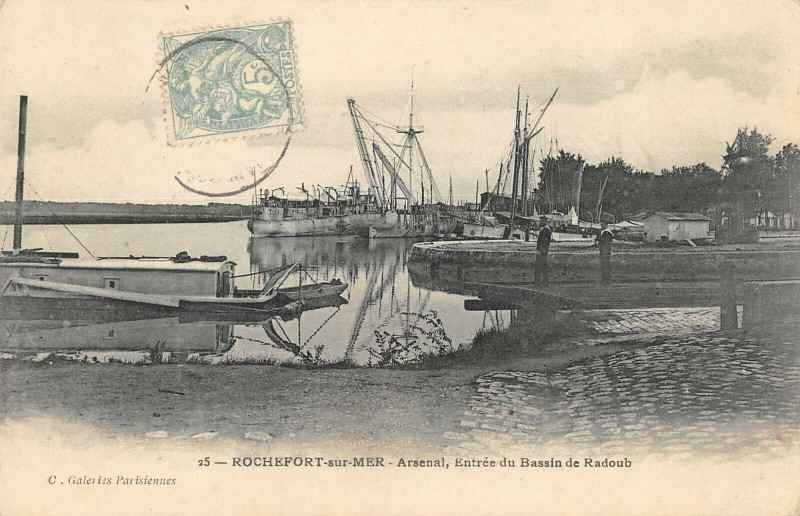 Carte postale ancienne Rochefort Sur Mer Arsenal Entree Du Bassin De Radoub à Rochefort
