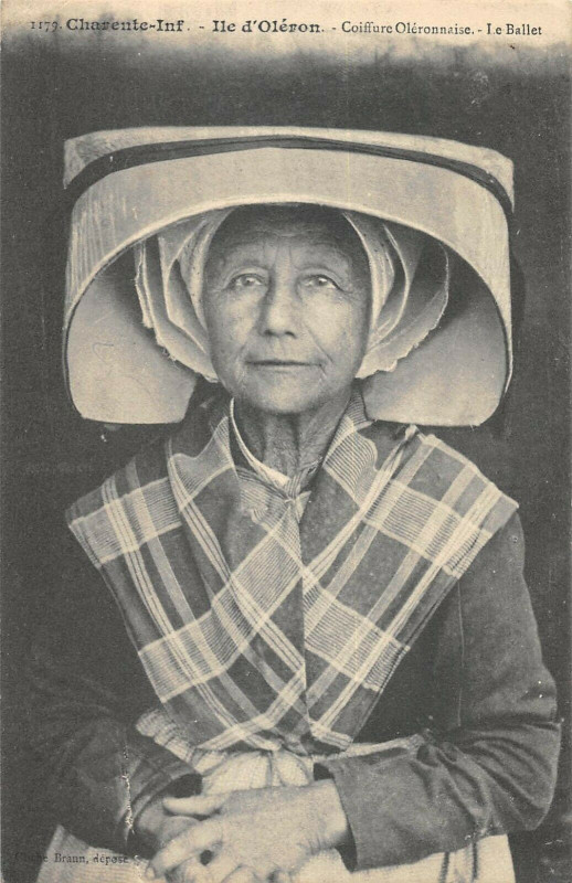 Carte postale ancienne Ile D'Oleron Coiffure Oleronnaise Le Ballet