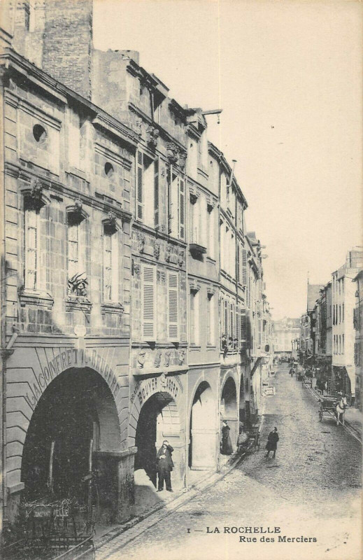 Carte postale ancienne La Rochelle Rue Des Merciers à La Rochelle