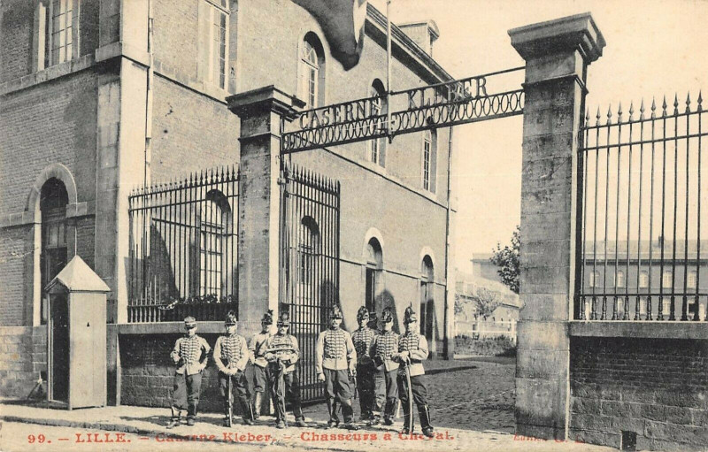 Carte postale ancienne Lille Caserne Kleber Chasseurs A Cheval à Lille
