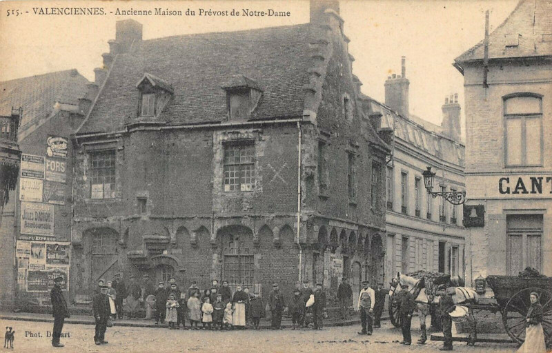 Carte postale ancienne Valenciennes Ancienne Maison Du Prevost De Notre Dame à Valenciennes