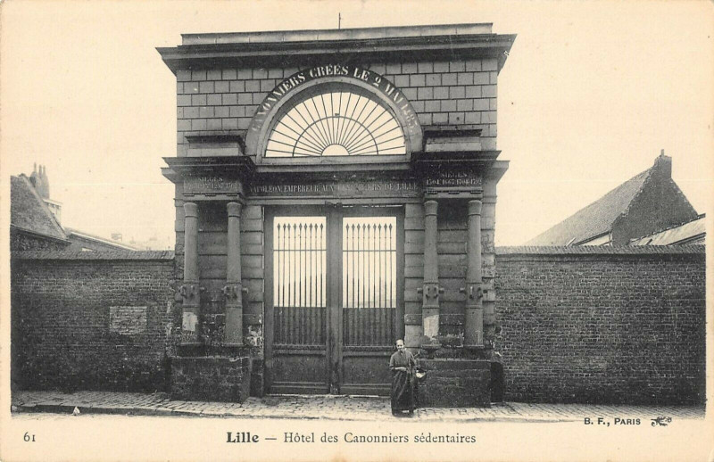 Carte postale ancienne Lille Hotel Des Cannoniers Sedentaires à Lille